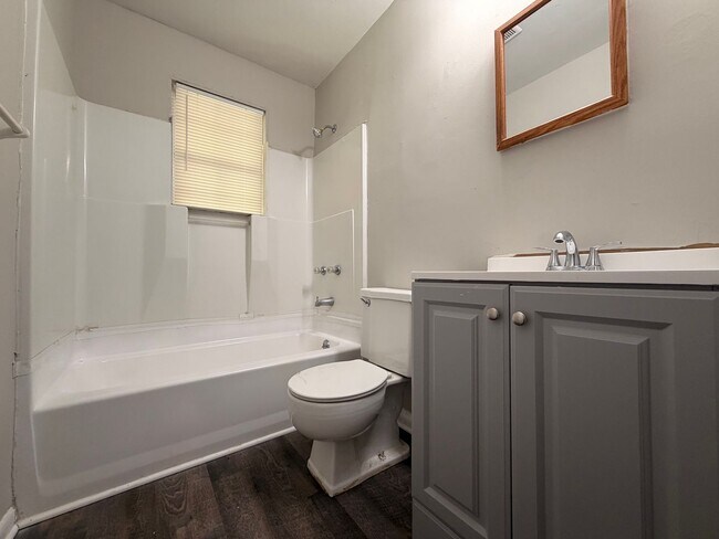 Foto del edificio - 1073-1075 Wisteria Dr SW