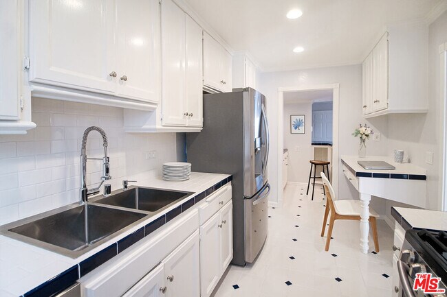 Foto del edificio - 930 S Bedford St