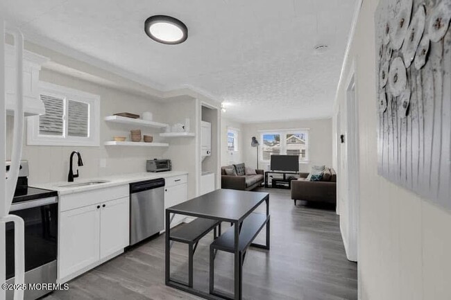 Building Photo - 116 1st Ave