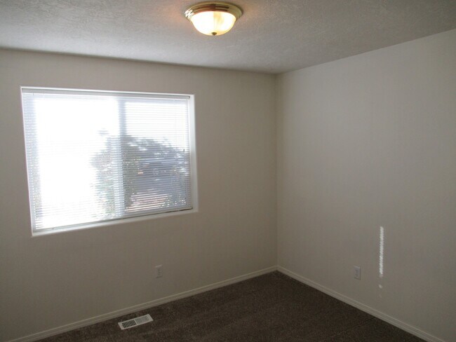 Foto del edificio - Three Bedroom Home in Independence