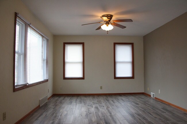 Foto del edificio - 124 Winston Dr