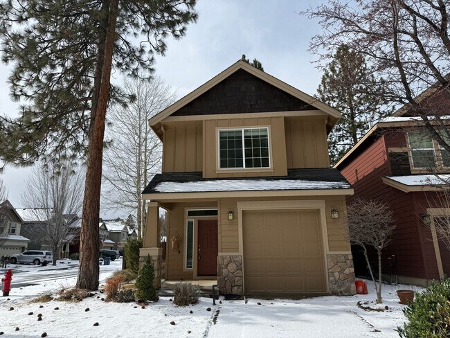 Foto del edificio - Beautifully Maintained 2 Bed/ 2.5 Bath - River Canyon Estates