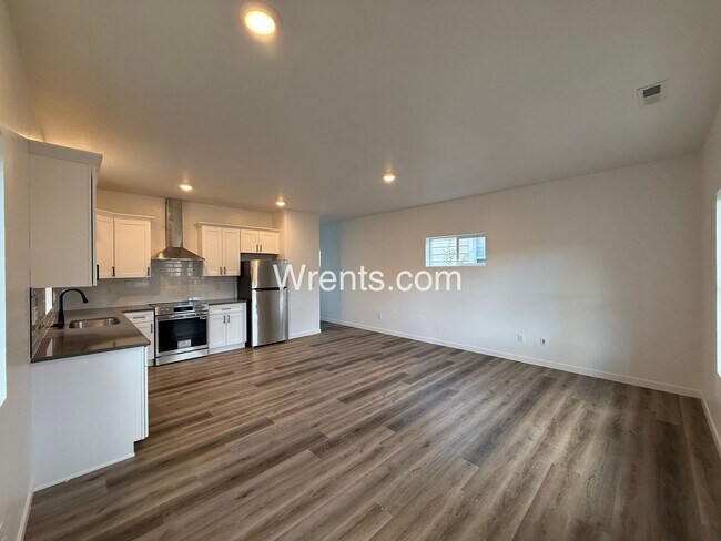 Building Photo - Be the First to Live Here – Brand New 3 Bed Duplex Near Parks, Golf & Downtown!
