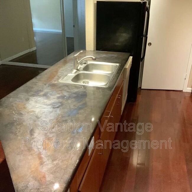 Building Photo - 5302 E Van Buren St