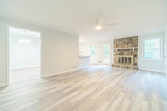 Building Photo - 325 Little Rock Ct