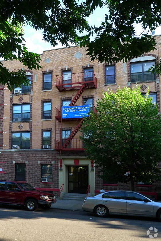 Building Photo - 137 Sterling St