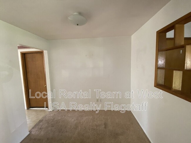 Building Photo - 2830 N Schevene Blvd