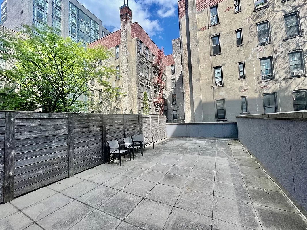Primary Photo - 164 Attorney Street