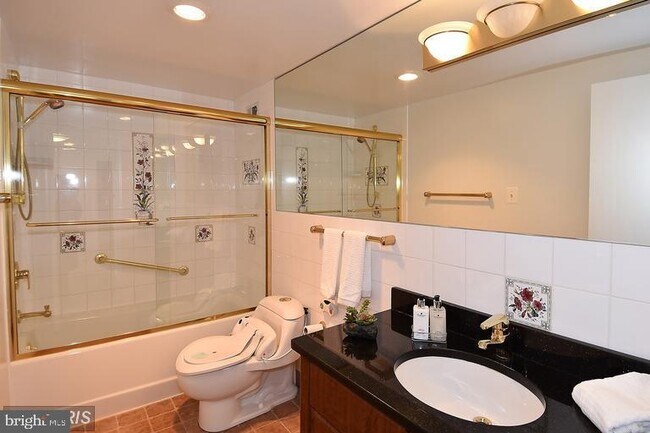 Foto del edificio - 5225 Pooks Hill Rd