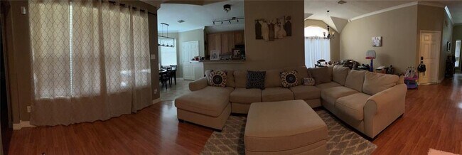 Building Photo - 15018 Summer Knoll Ln