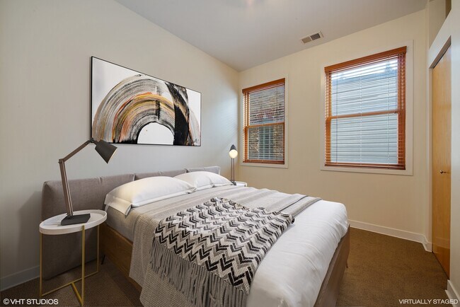 Foto del edificio - 1036 N Wolcott Ave