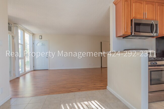 Foto del edificio - 8013 Blackburn Ave