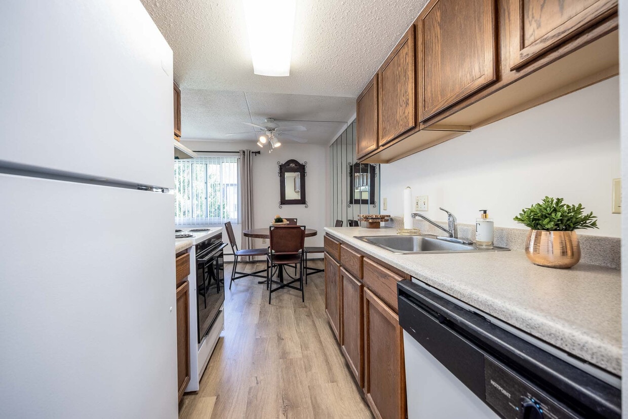Primary Photo - Tanglewood Apartments