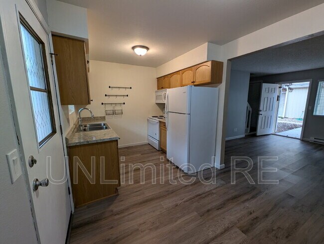 Foto del edificio - 319 N Park St