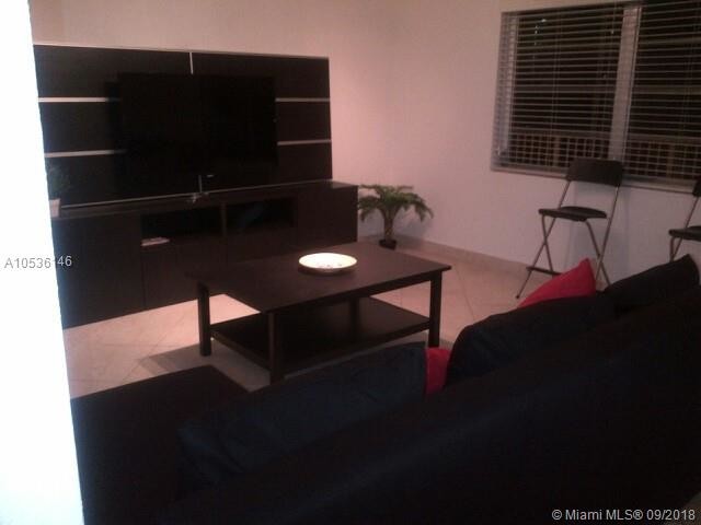 Foto del edificio - 3922 NE 166th St