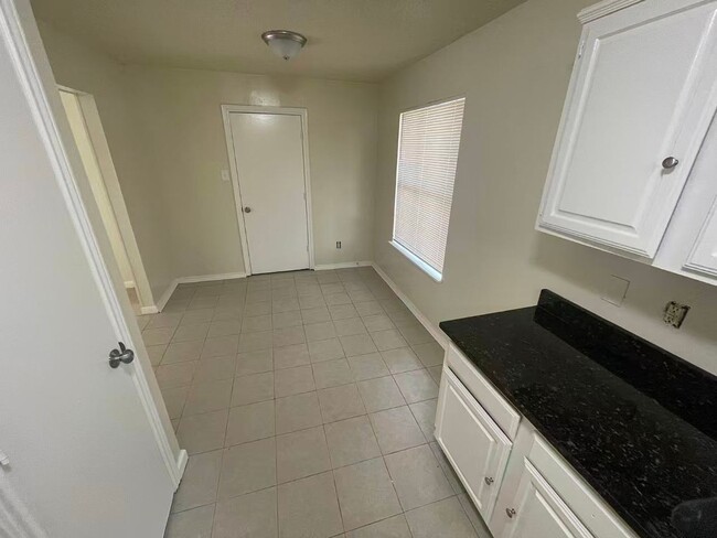 Foto del edificio - Beautiful 4 Bedroom 2 Bathroom in Plano!