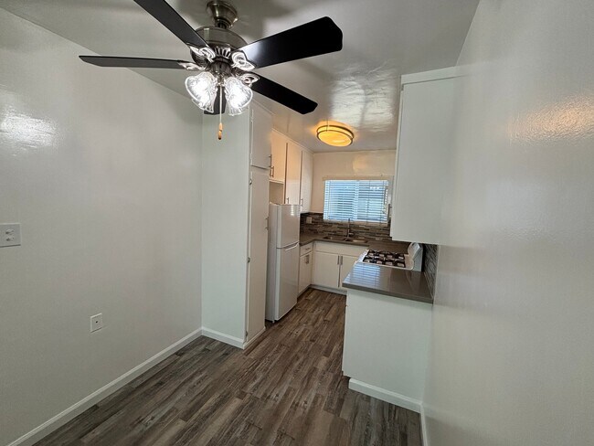 Foto del edificio - 3313 Artesia Blvd