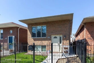 Building Photo - 1110 N Christiana Ave