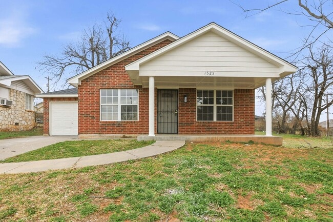 Photo - 1525 NE 8th St (Oklahoma City, OK) House
