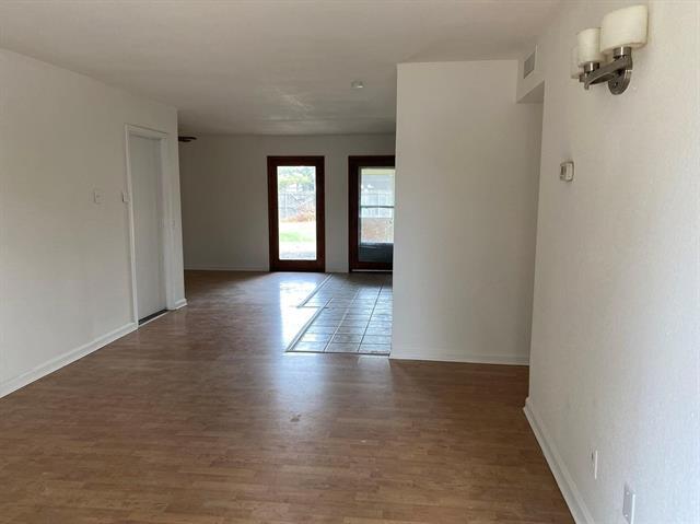 Foto del edificio - 1067 Elmwood Dr