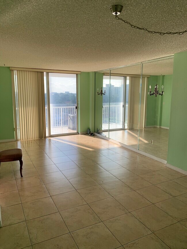 Foto del edificio - 1800 NW 24th Ave