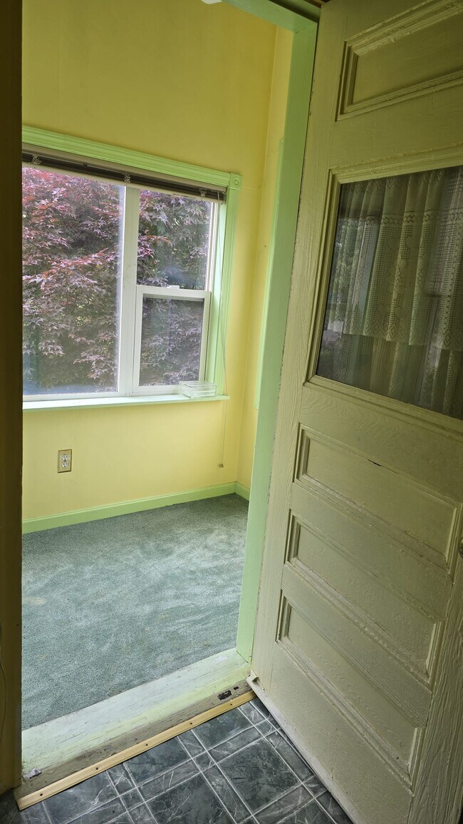 Side Enclosed Porch - 30 California Ave