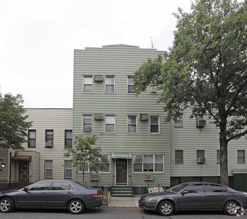 Building Photo - 357 Leonard St
