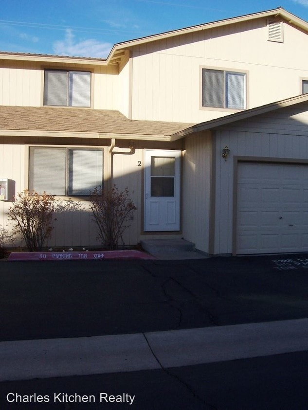 Primary Photo - 4652 Oak St