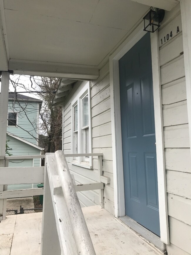 Building Photo - 1104 E 26th St