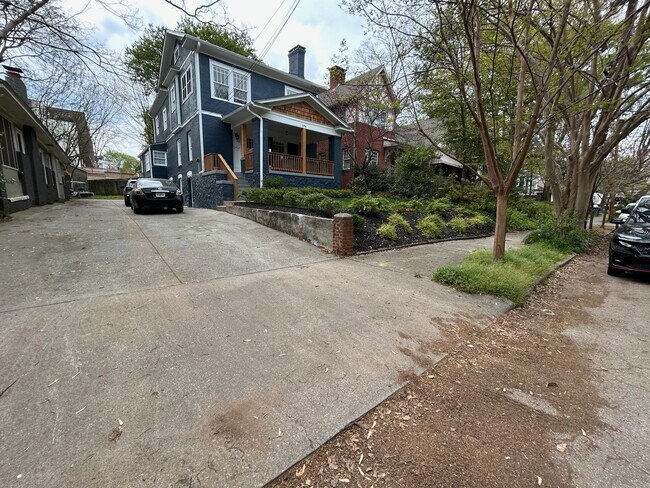 Building Photo - 594 Seminole Ave NE