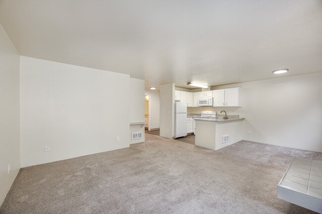 Building Photo - Sutter's Square