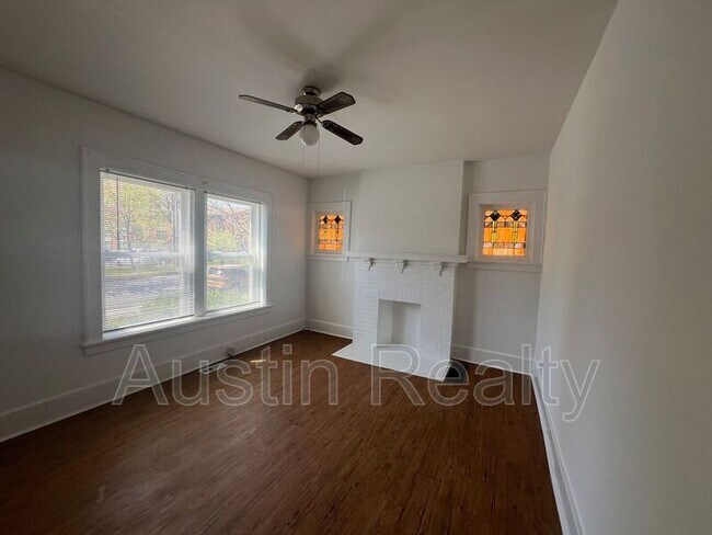 Foto del edificio - 4443 Pershing Ave