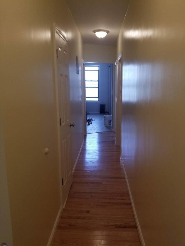 Foto principal - 53-23 Roosevelt Ave