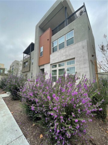Building Photo - 333 Sawbuck
