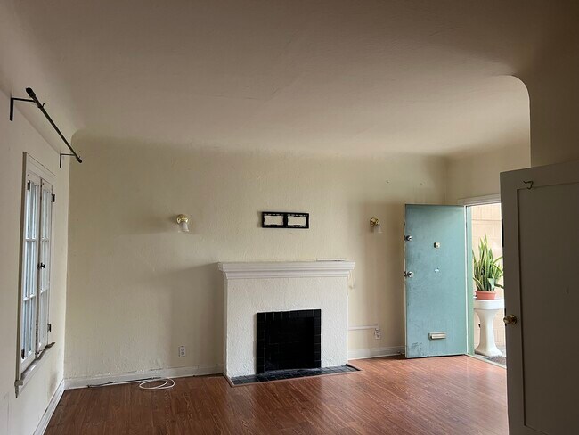 Foto del edificio - 908 N Martel Ave