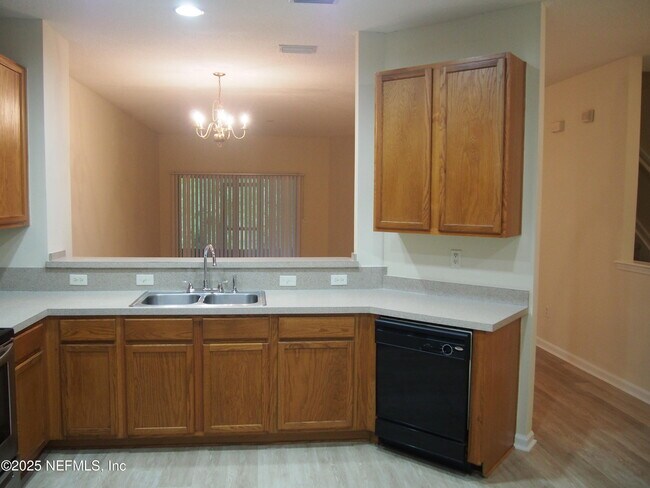 Foto del edificio - 12301 Kernan Forest Blvd