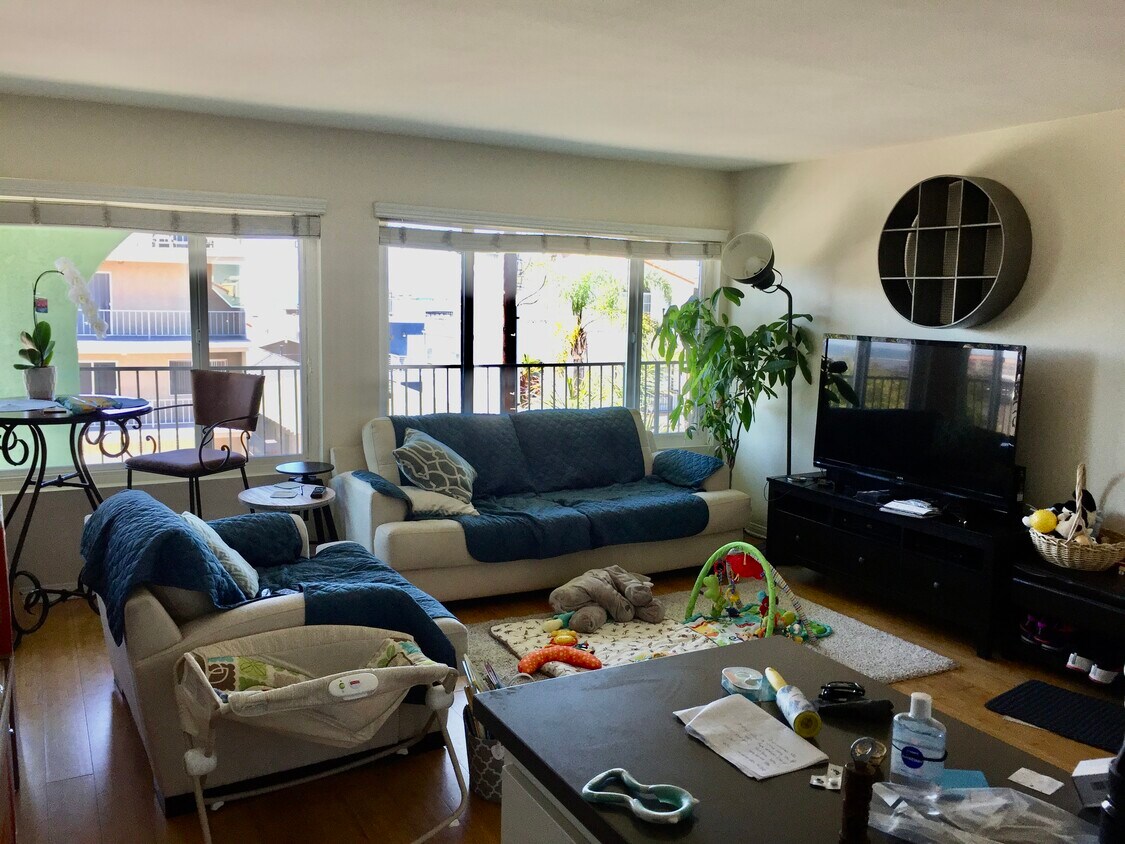 living room set up example - 306 4th St