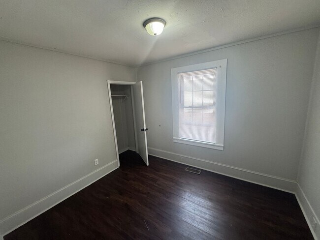 Foto del edificio - 817-819 Arlington Street