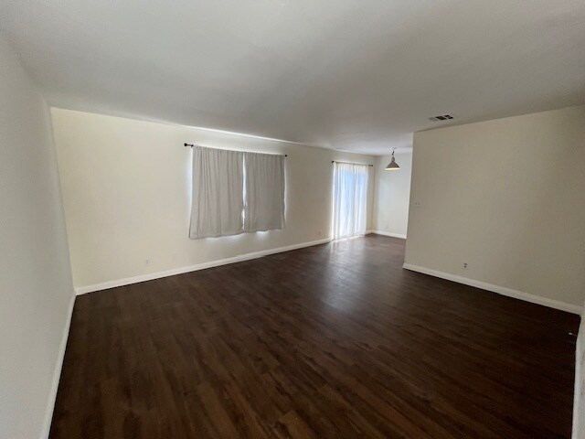 Building Photo - 528 League Ave