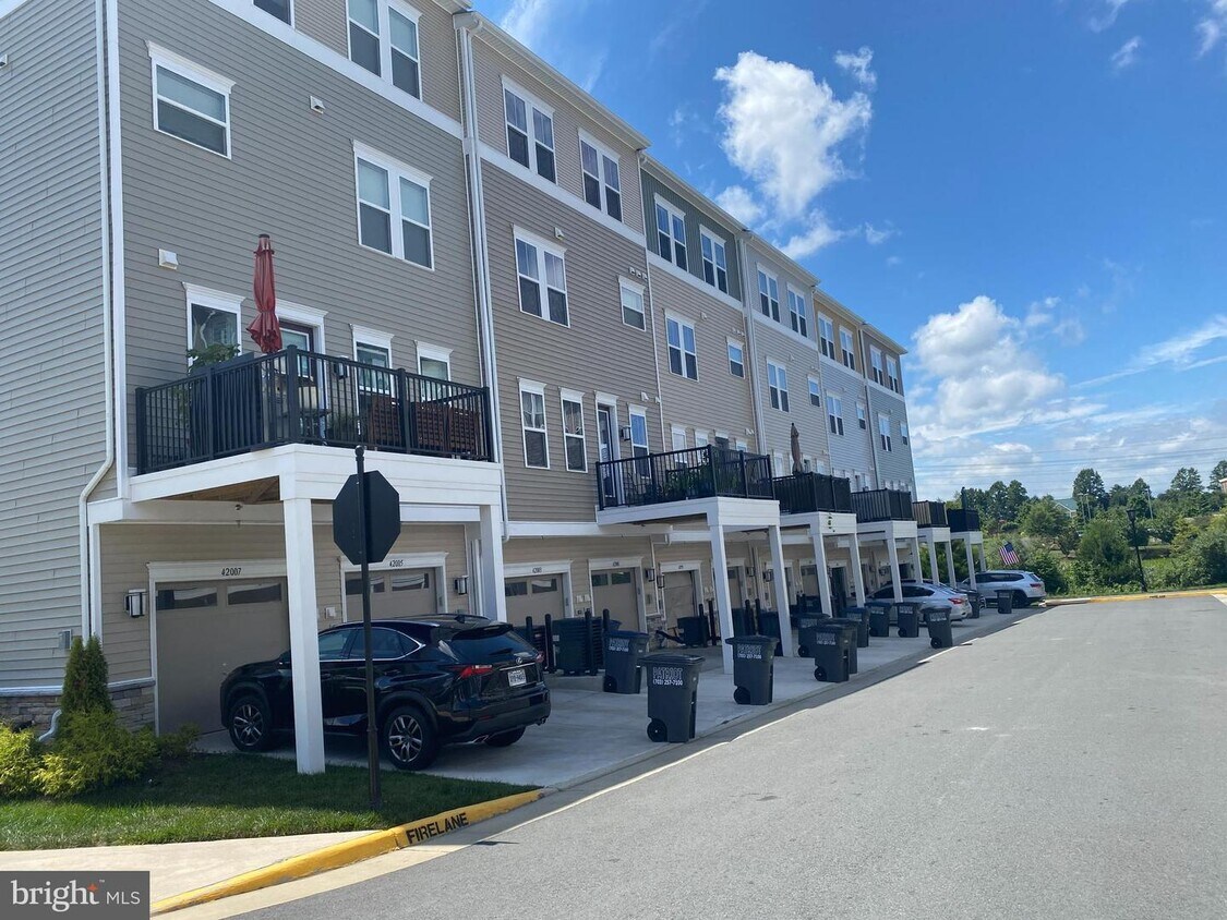 41987 Nora Ml Ter, Stone Ridge, VA 20105 Townhouse for Rent in Stone