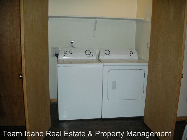 Building Photo - 421 Indian Hills Dr