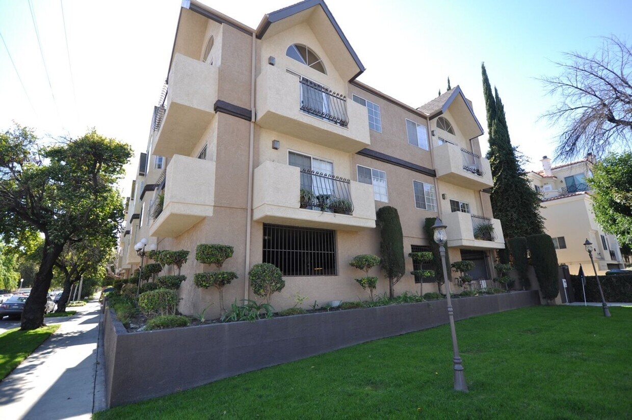Foto principal - 11434 Moorpark St