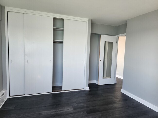 Foto del edificio - 7337 S South Shore Dr