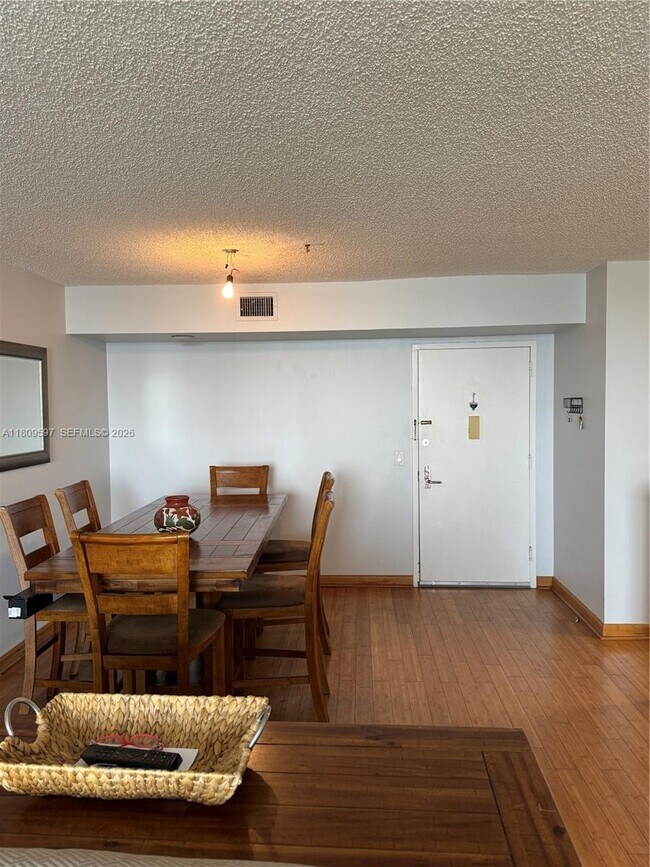 Foto del edificio - 3400 NE 192 St