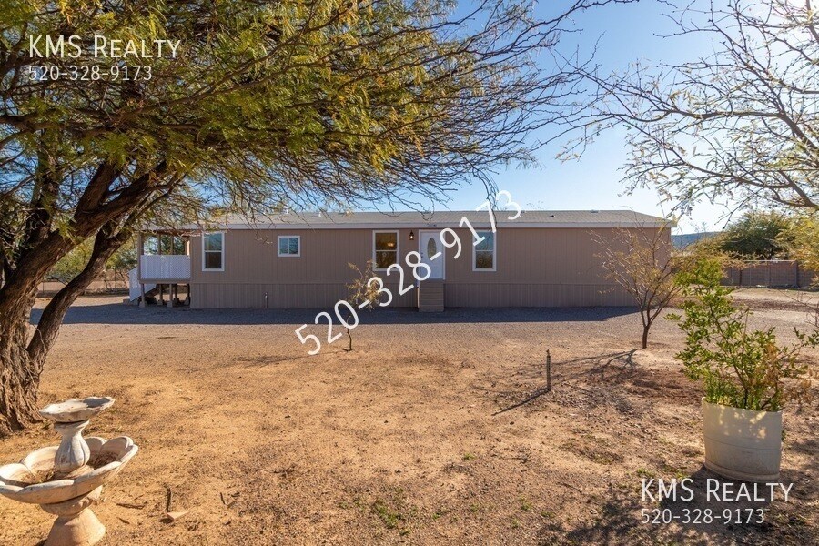 Primary Photo - 2801 W Los Reales Rd