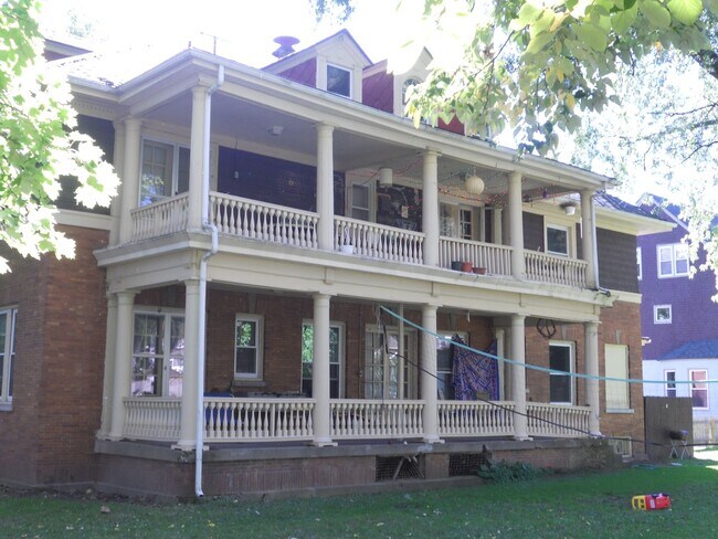 Foto del edificio - 560 Allen St