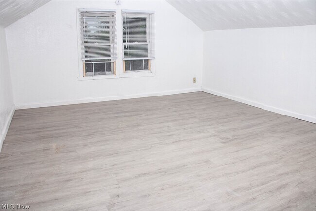 Building Photo - 923 Baughman St