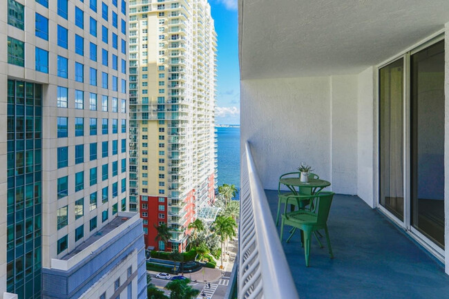 Foto del edificio - 1200 Brickell Bay Dr