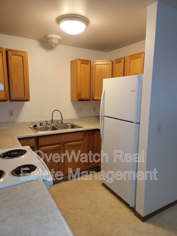 Building Photo - 3405 Oregon Dr