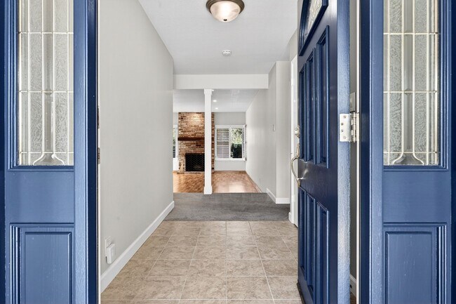 Foto del edificio - 2,003 Sq Ft Modern 4BR/2BA: Solar, EV Charging & Private Orchard!